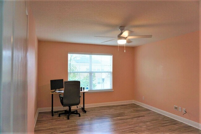 Building Photo - Orchard Hills 6 bed / 3.5 Bath - Partially Furniushed