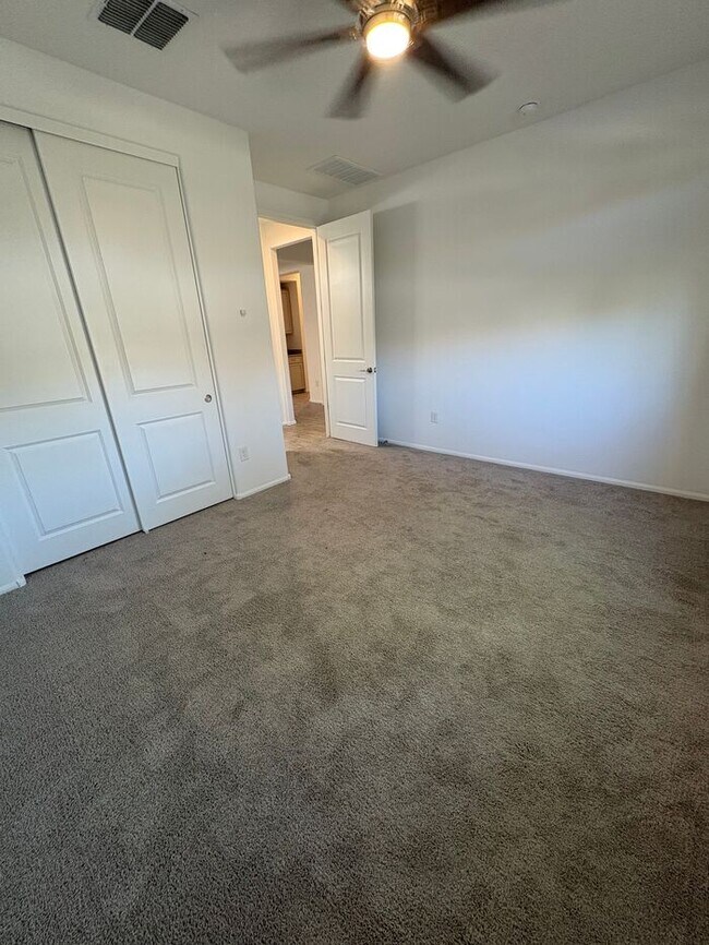 Building Photo - SAGUARO TRAILS 2bd PLUS DEN and 2ba HOME AVAILABLE NOW!!