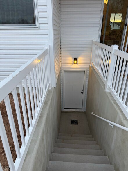 Building Photo - 184 N Rick Way