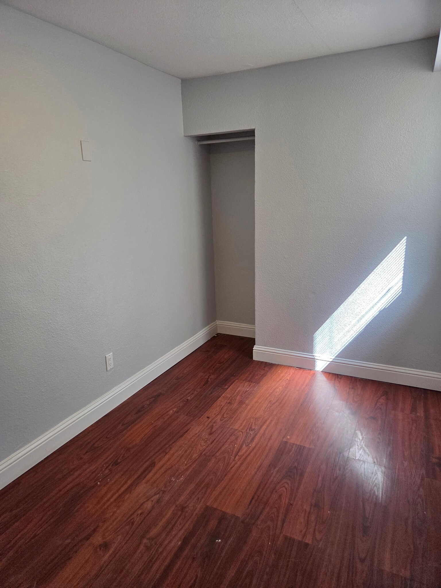 Building Photo - 468 S 6th St