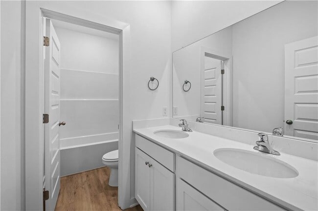 Building Photo - 4670 W Aurora St