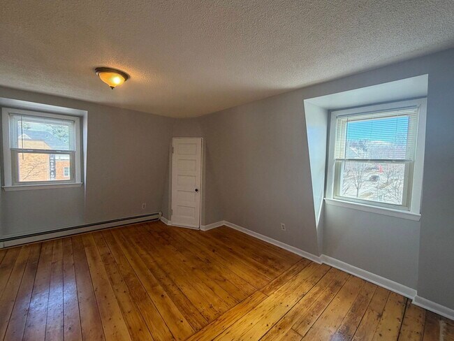 Building Photo - 682 Beech St