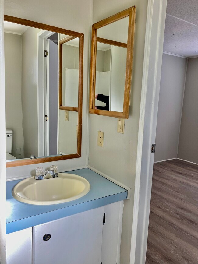 Building Photo - 870 Tower Rd SE