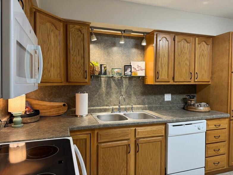 Building Photo - 24306 W McGillen Ave