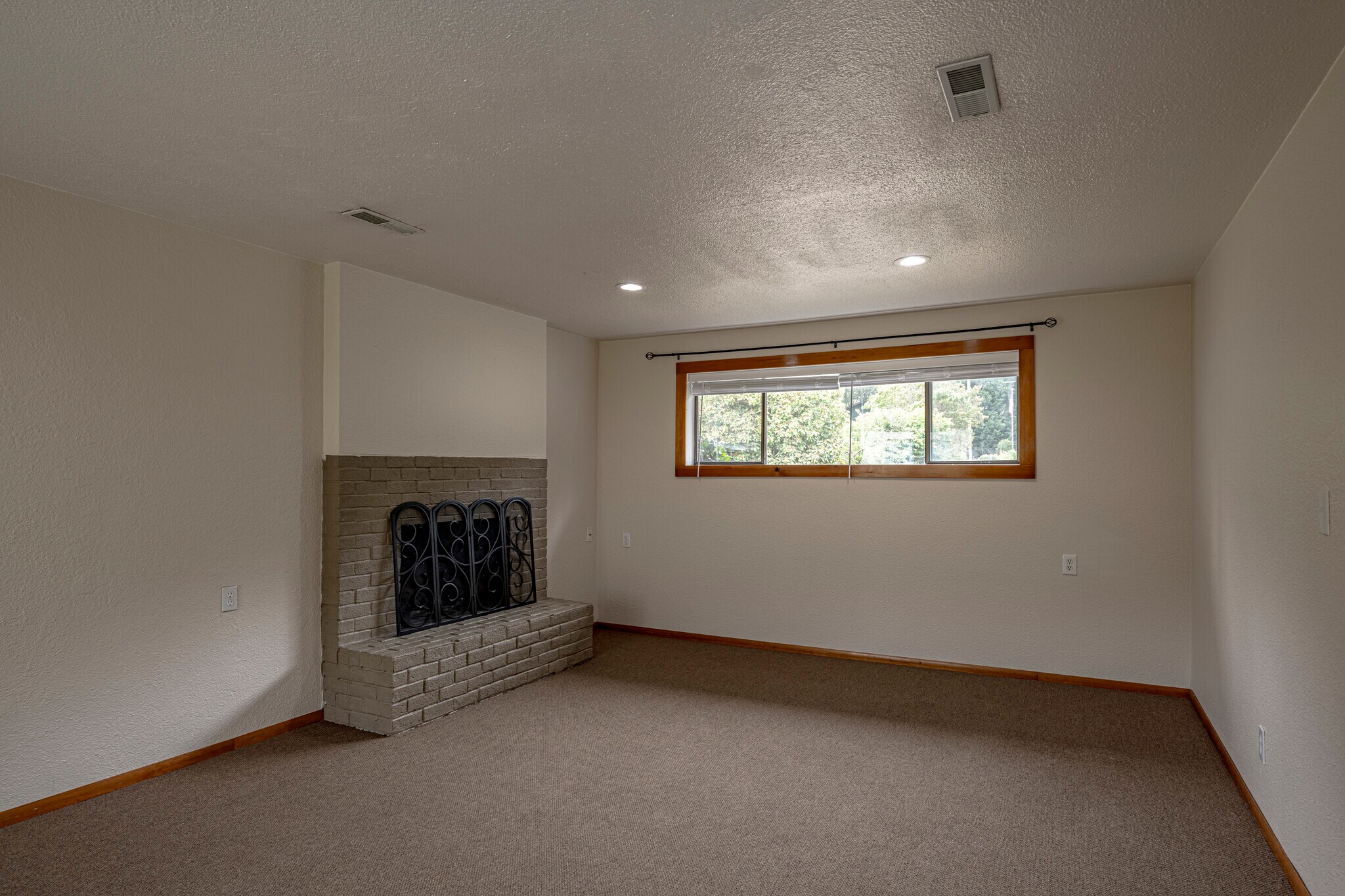 Rec-Room Angle/Wood Burning Fireplace - 10717 NE 145th Pl