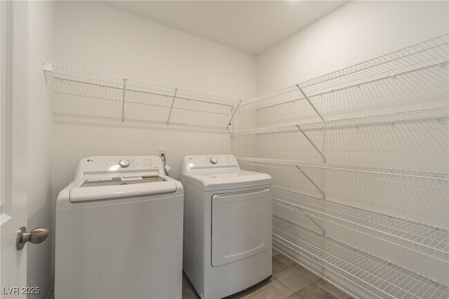 Building Photo - 10325 S Bronco St