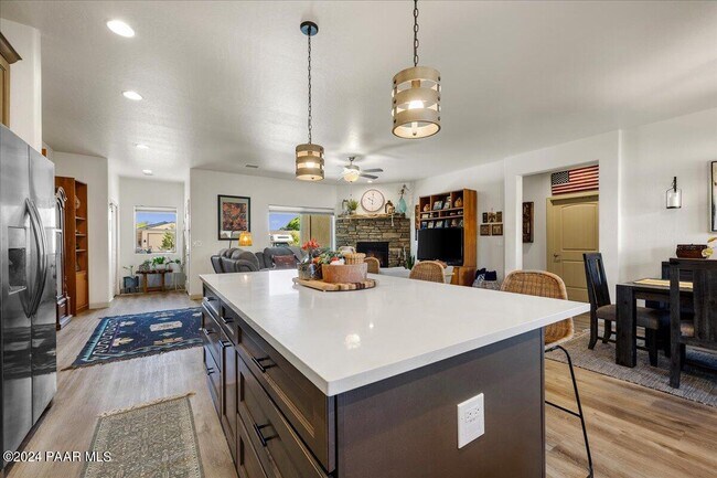 Building Photo - 7275 E Grandview Dr