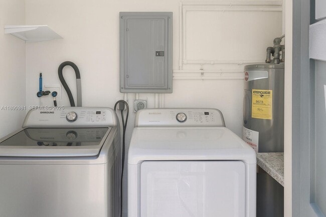 Building Photo - 504 SW 10th St