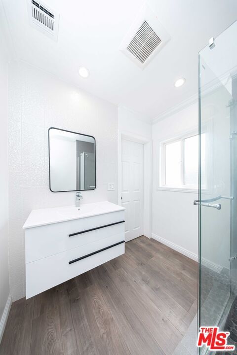 Building Photo - 8432 Glenoaks Blvd