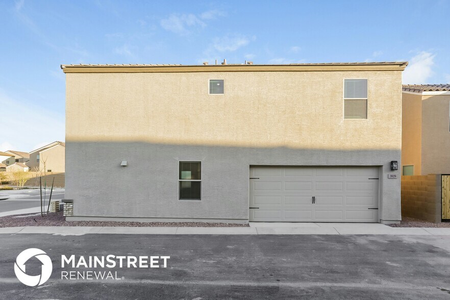 Building Photo - 3929 S 82nd Dr