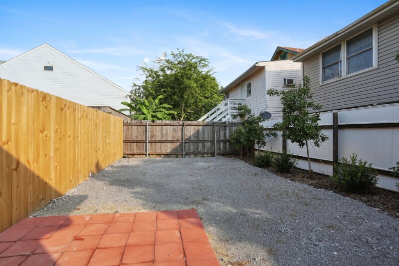 Building Photo - 615 S Hennessey St