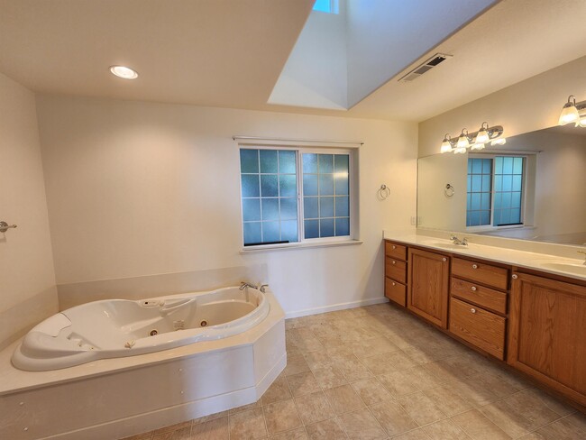 Building Photo - 97671 Marina Heights Loop