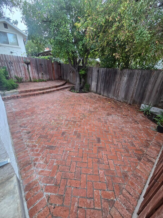 Building Photo - 5011 Lockhaven Ave