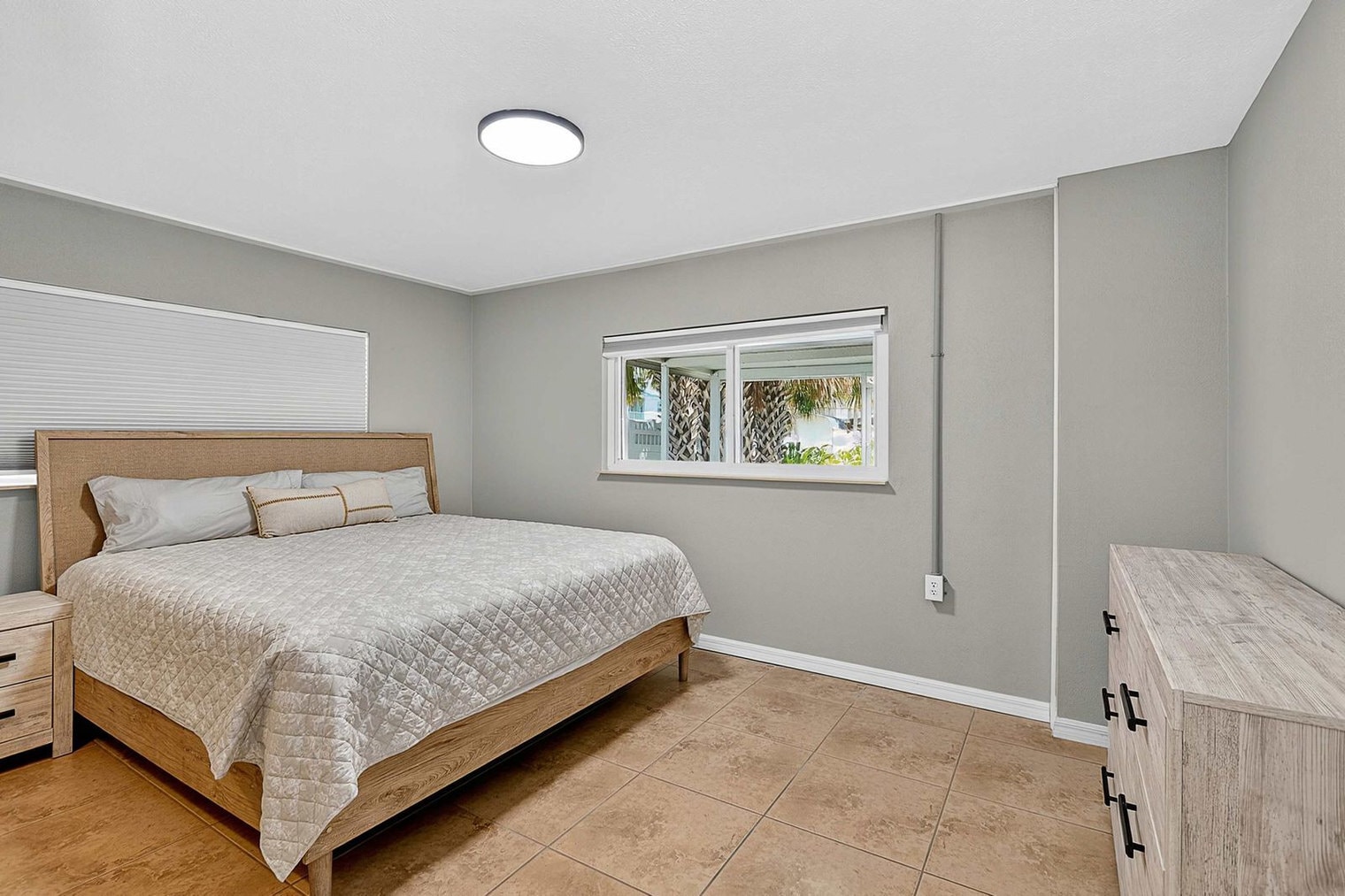 Building Photo - 324 Avenida Madera