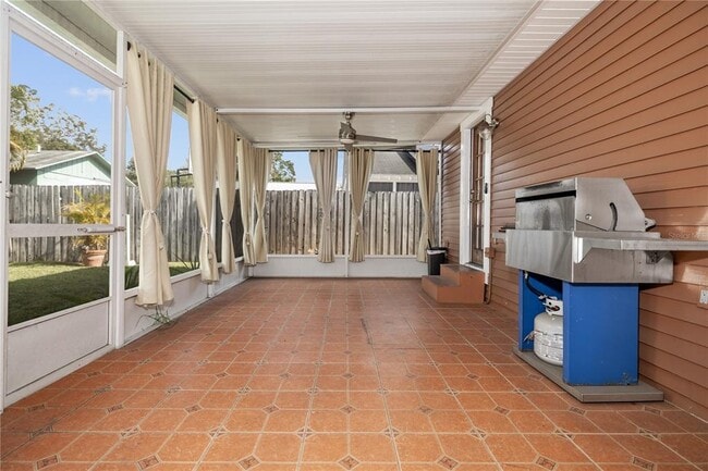 Building Photo - 227 W Fern St