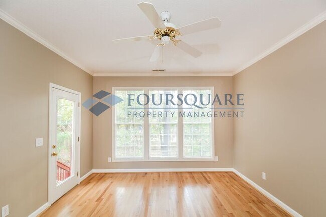 Building Photo - Townhome | 1st Floor Master Bedroom/ Full ...