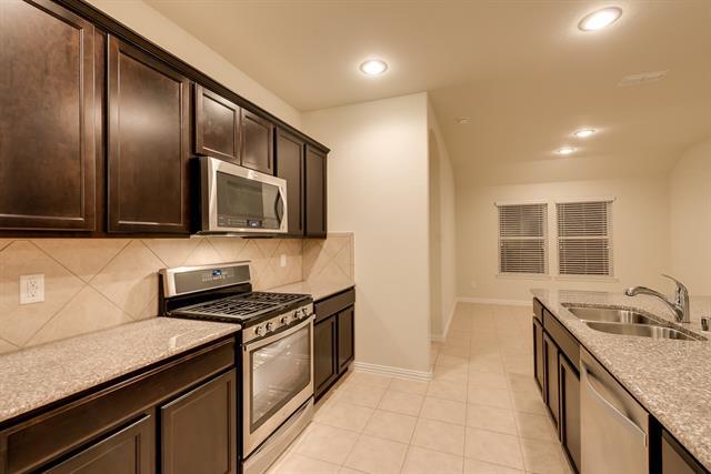 Building Photo - 6812 Lighthouse Ln
