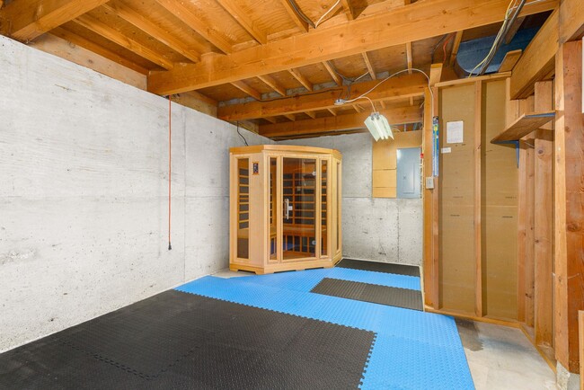 Building Photo - 14841 Densmore Ave N