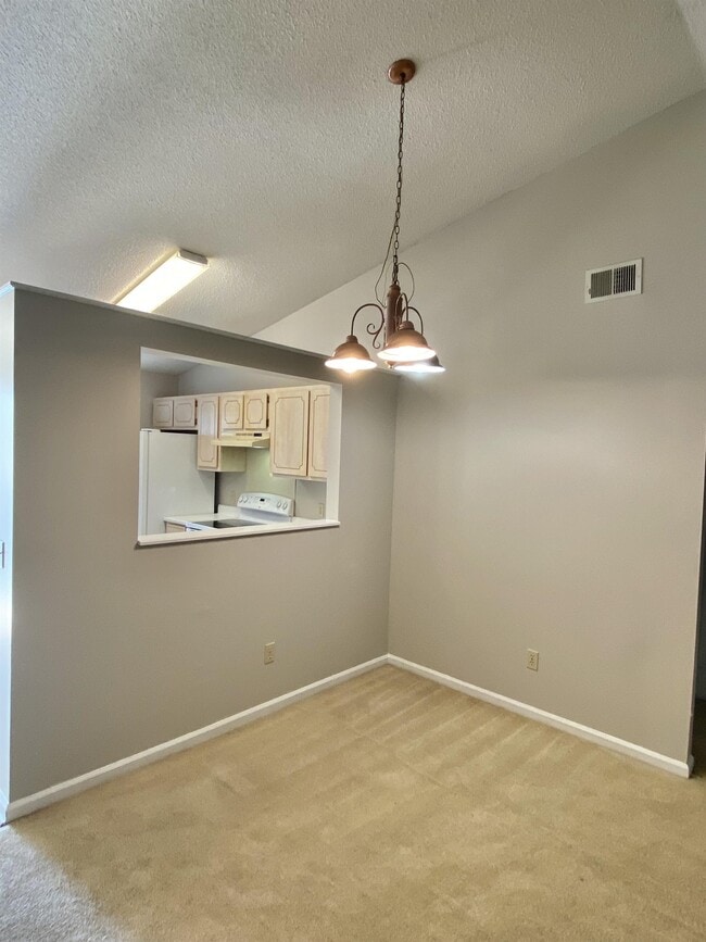 Building Photo - 910 Brett Dr