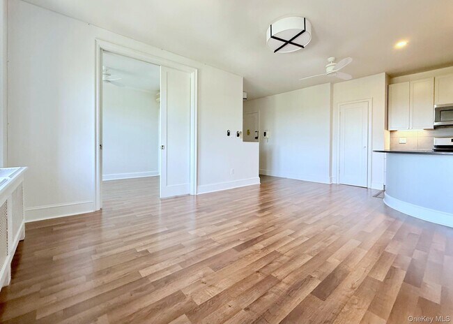 Building Photo - 490 Bleeker Ave