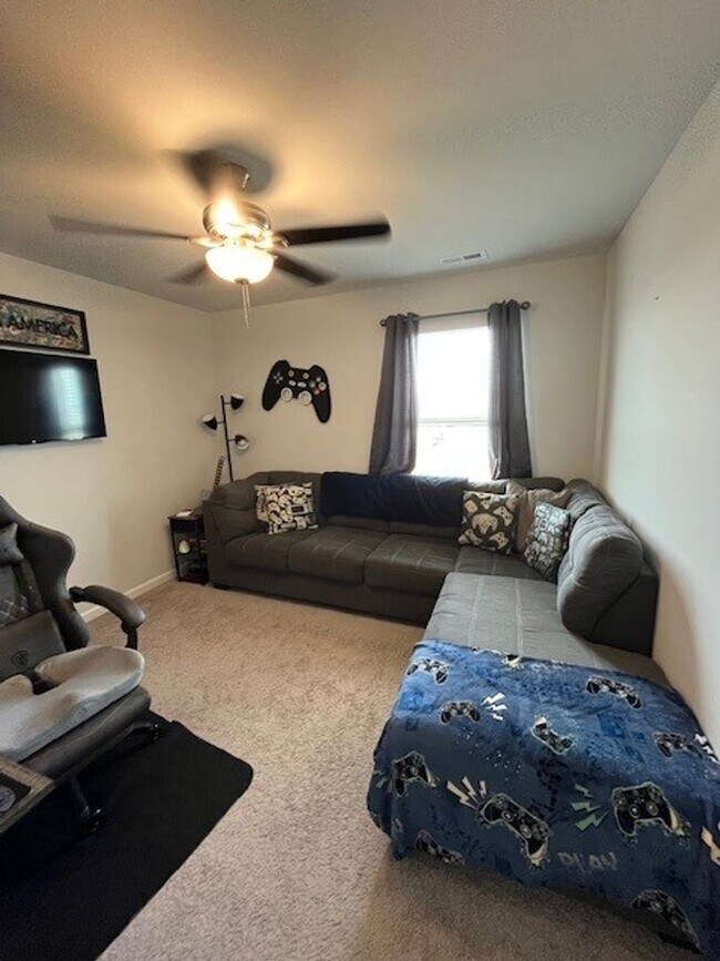 Building Photo - Discover this spacious 4-bedroom, 2.5-bath home in Winnabow, NC