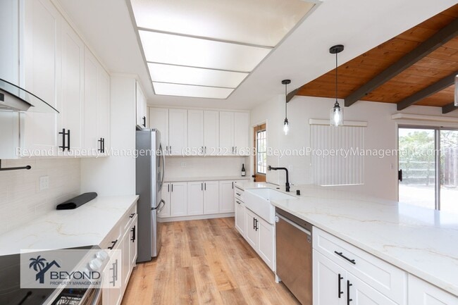 Building Photo - STYLISHLY UPGRADED 4BD HOME – PET FRIENDLY...