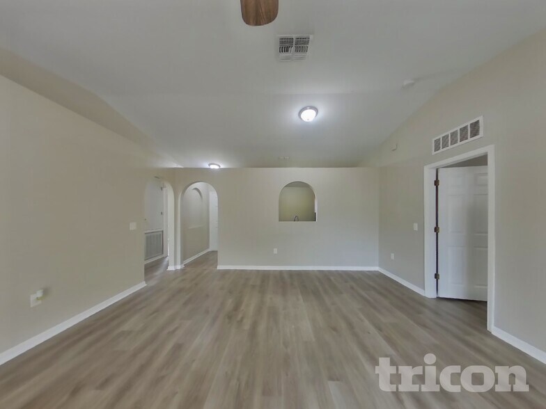 Building Photo - 339 Squires Grove Dr