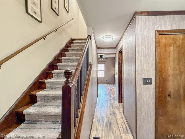 Building Photo - 174 Lange Ave