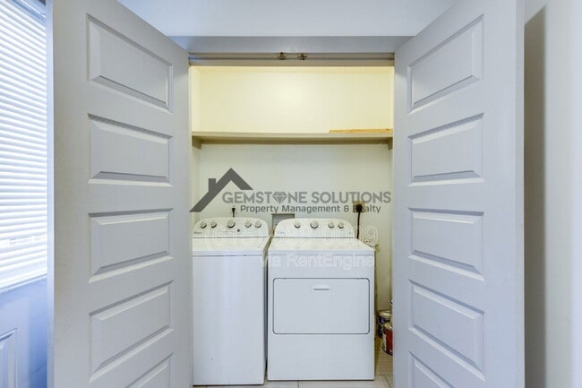 Building Photo - 1018 Clemmons St