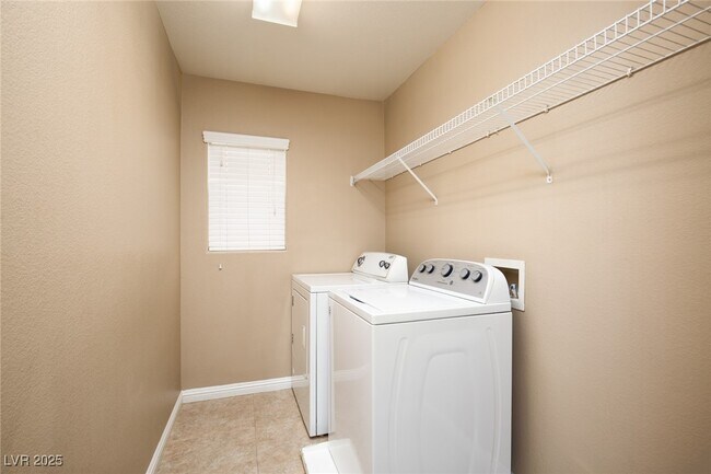 Building Photo - 2516 Courlan Dr