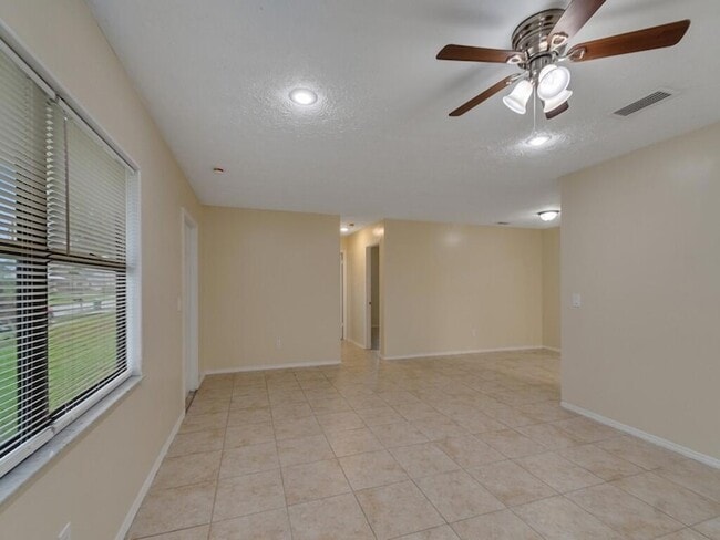 Building Photo - 1166 SE Preston Ln