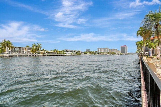 Building Photo - 3113 S Ocean Dr
