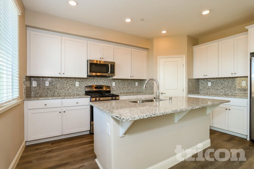 Building Photo - 2111 Comstock Ln