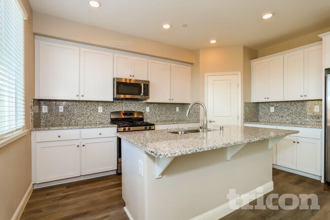 Building Photo - 1268 Victorian St