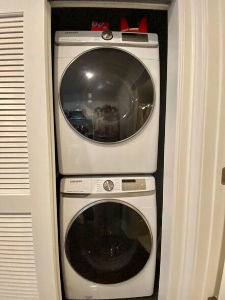 Building Photo - 2010 Walnut St