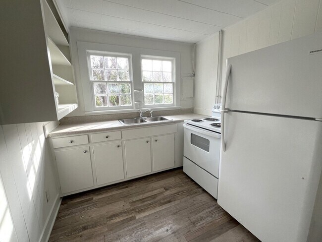 Building Photo - Great 2 Bed 1 Bath Home near MTSU!