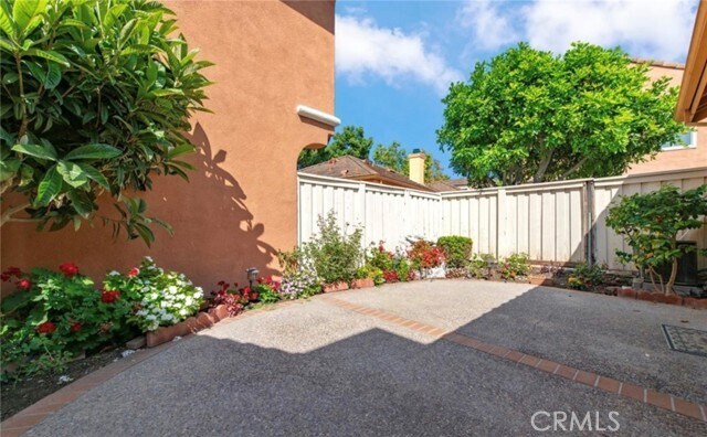 Building Photo - 12 Parthenia