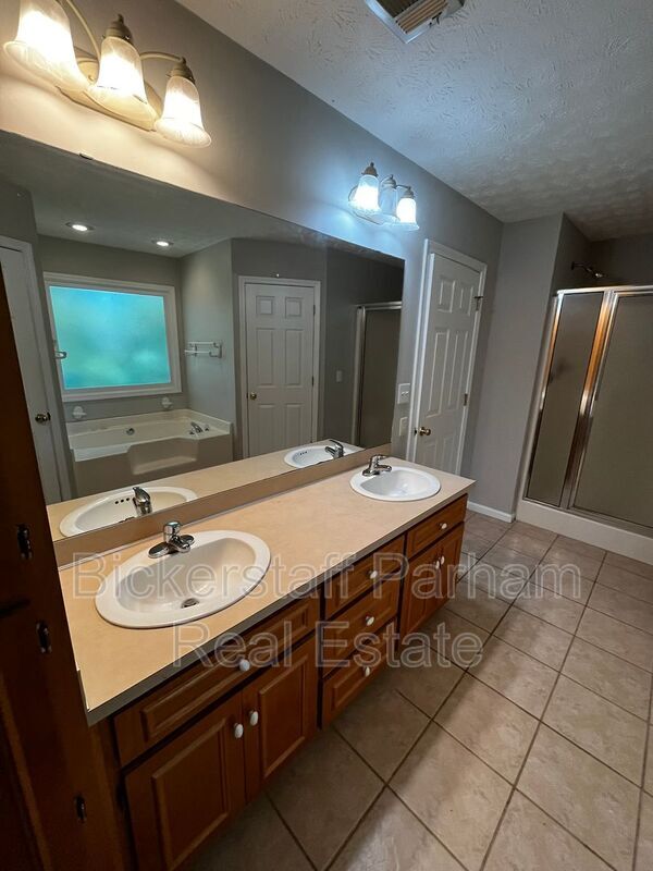 Building Photo - 8012 Rocky Creek Dr