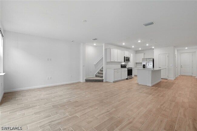 Building Photo - 27881 Radiant Ct