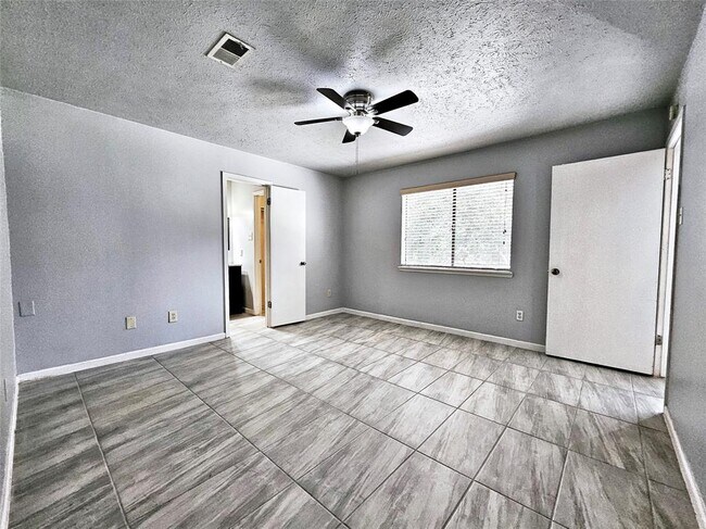 Building Photo - 33 N Wavy Oak Cir