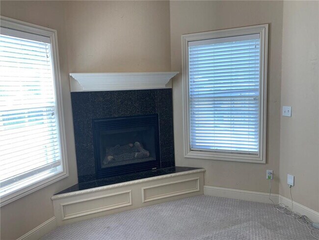 Building Photo - 5604 S 43rd St