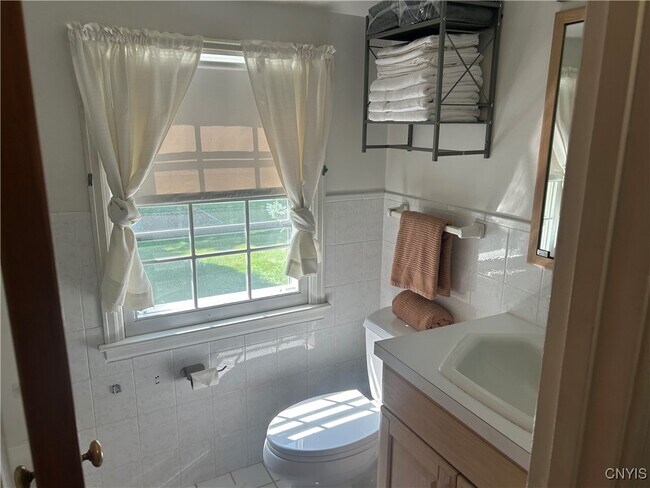 Building Photo - 805 4th St