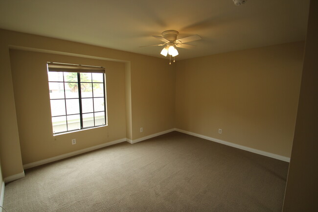 Building Photo - Centrally Located Condo at The Lakes of Carmel Valley!