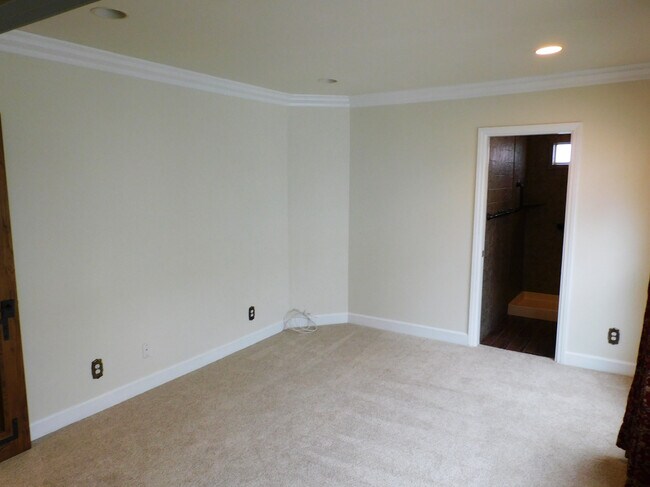 Building Photo - 56 La Venezia Ct