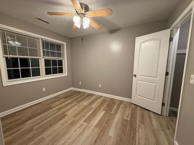 Building Photo - 35-37 Westwood Drive