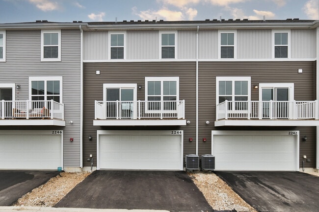 Building Photo - 2244 Stonegate Rd