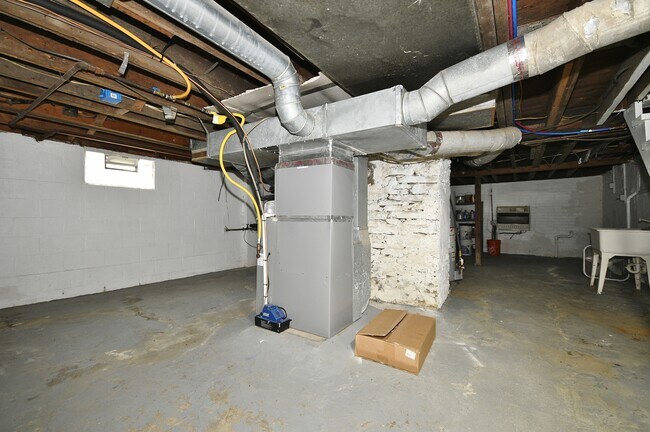 Building Photo - 3701 Finleyville Elrama Rd