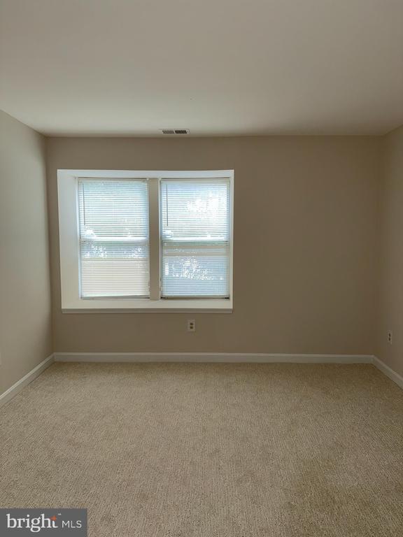 Building Photo - 3321 Sir Thomas Dr