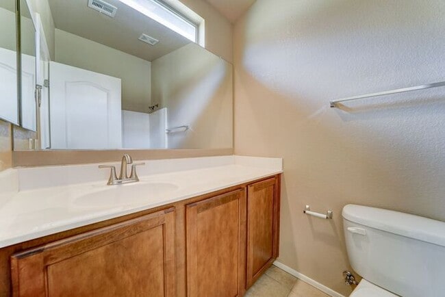 Building Photo - READY TO VIEW NOW! Beautiful Townhome in Great Location