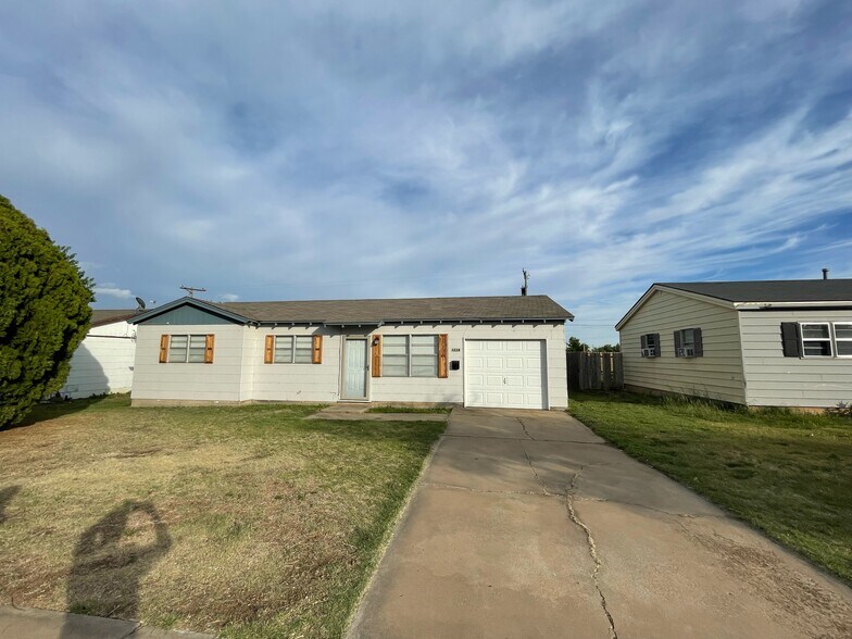 Frontyard - 1228 Darby Ave